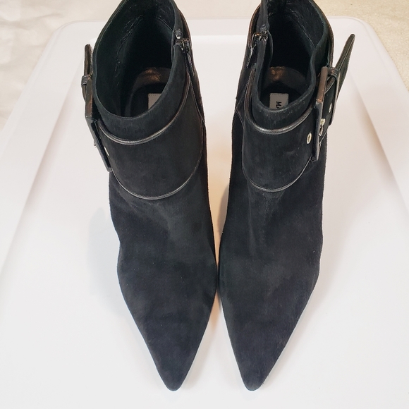 Manolo Blahnik suede ankle booties - Picture 2 of 8